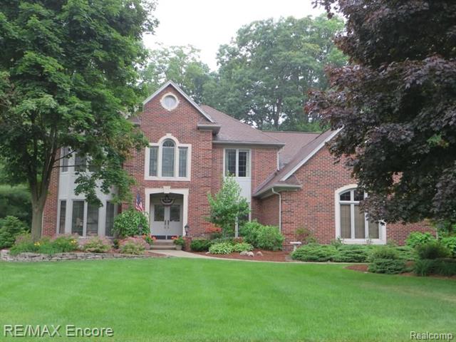 front view picture of 1619 Wakefield Ct, Rochester, MI. 48306