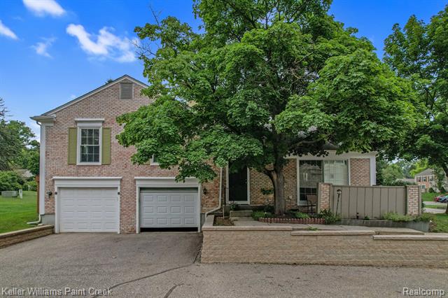 front view picture of 1413 Paddle Wheel Ln, Rochester, MI. 48306