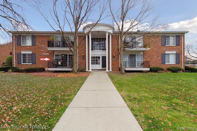 front view picture of 458 Fox Hills Dr N # A-1, Bloomfield Hills, MI. 48304