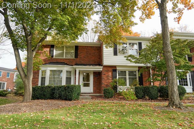 front view picture of 7 Barbour Ln, Bloomfield Hills, MI. 48304