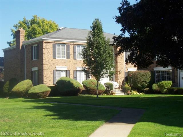 front view picture of 599 E Fox Hills Dr, Bloomfield Hills, MI. 48304