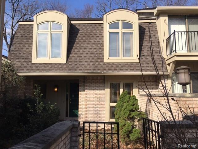 front view picture of 1103 Ivyglen Cir, Bloomfield Hills, MI. 48304