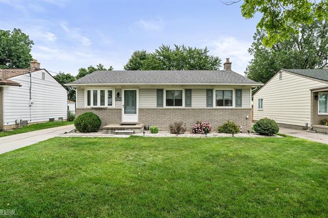 front view picture of 37184 Carpathia Blvd, Sterling Heights, MI. 48310