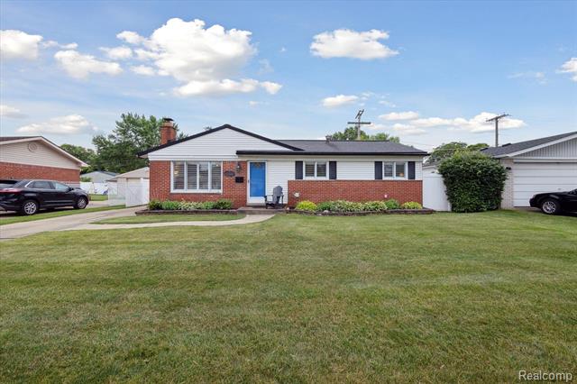 front view picture of 12232 Greenway Dr, Sterling Heights, MI. 48312