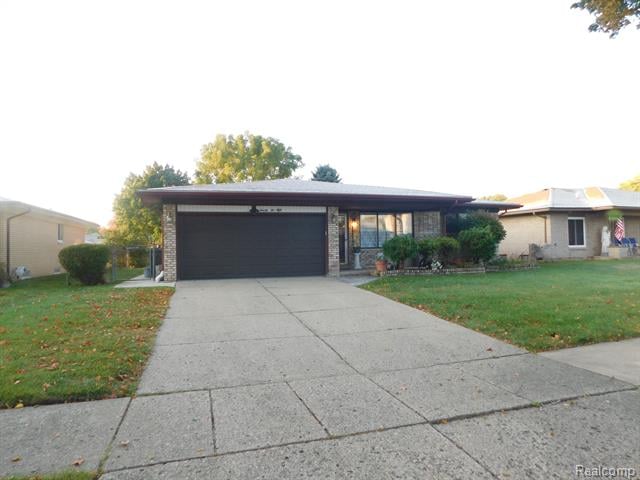 front view picture of 2250 Nadine Dr, Sterling Heights, MI. 48310