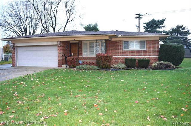 front view picture of 33115 Chatsworth Dr, Sterling Heights, MI. 48312