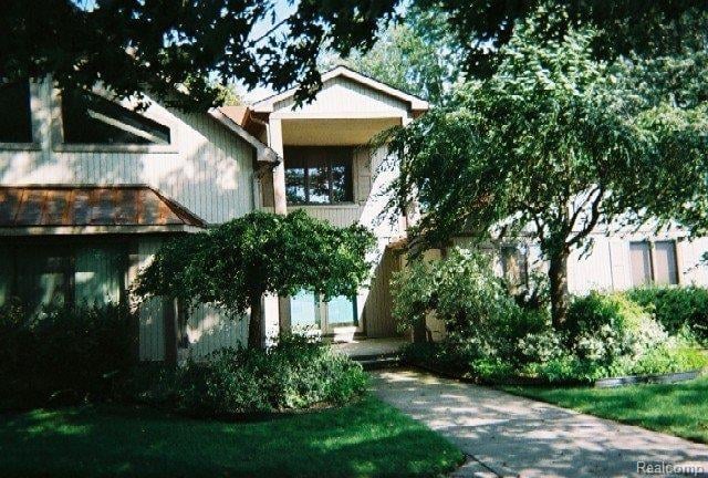 front view picture of 33230 Koresky Court, Sterling Heights, MI. 48310