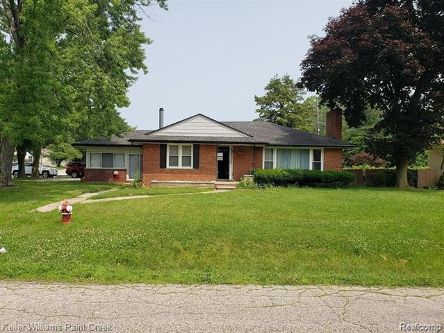 front view picture of 33480 Defour Dr, Sterling Heights, MI. 48310