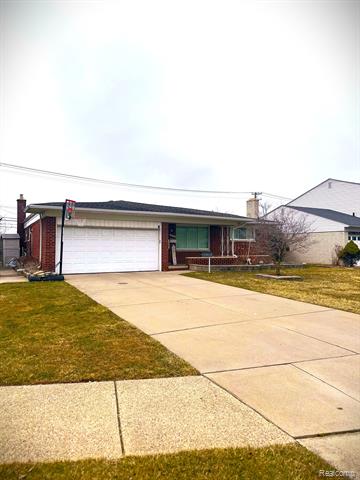 front view picture of 33147 Chatsworth Dr, Sterling Heights, MI. 48312