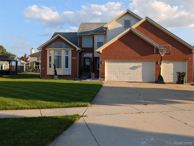 front view picture of 15110 Kara Lane, Sterling Heights, MI. 48312