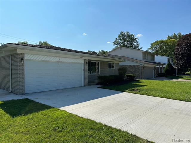 front view picture of 34082 Shearing Dr, Sterling Heights, MI. 48312