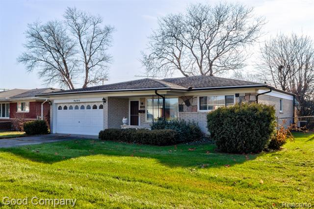 front view picture of 11210 Glenis Dr, Sterling Heights, MI. 48312