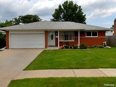 front view picture of 4227 Nickolas Dr, Sterling Heights, MI. 48310