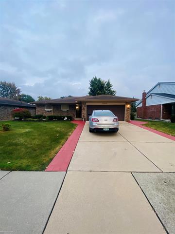 front view picture of 35522 Georgetown Dr, Sterling Heights, MI. 48312