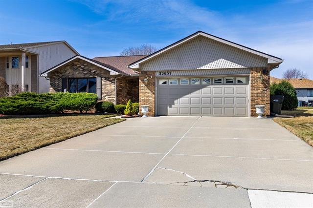 front view picture of 35651 Eastmont Dr, Sterling Heights, MI. 48312