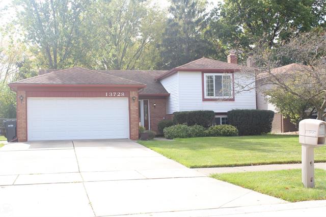 front view picture of 13728 Ascot Court, Sterling Heights, MI. 48312