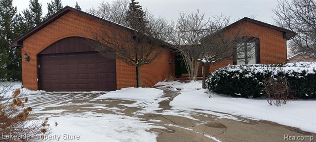 front view picture of 13770 Canterbury Dr, Sterling Heights, MI. 48312