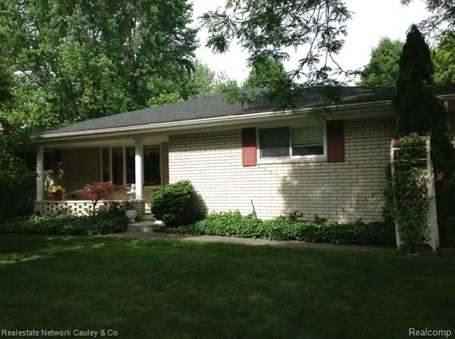 front view picture of 36475 Briarcliff Roa, Sterling Heights, MI. 48312