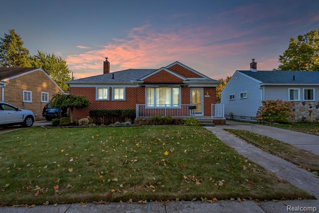 front view picture of 31325 Rosslyn, Garden City, MI. 48135